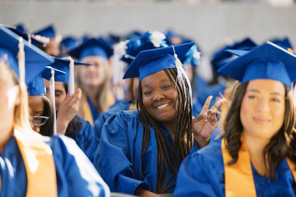 GatewayCCGraduatesChikePhotography(444of483)