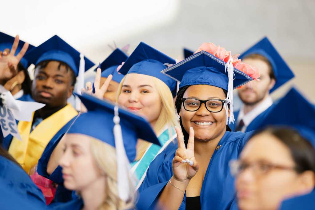 GatewayCCGraduatesChikePhotography(459of483)